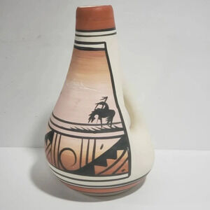 VTG Jaylee Dine Navajo Hand Painted Native  American Pottery Vase/Jug.